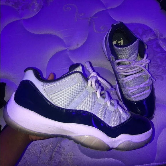 Jordan 11 low Georgetown’s - Picture 2 of 3